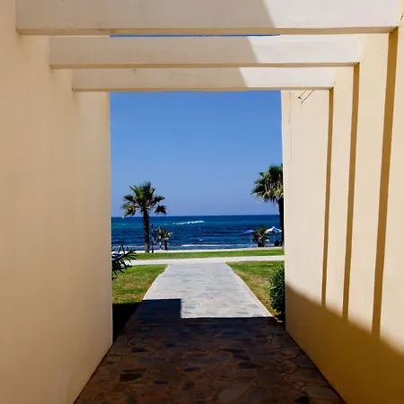 度假村 科发罗斯海滩旅游村公寓 Paphos