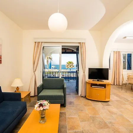 אתר נופש Kefalos Tourist Village 4*