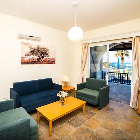 Kefalos Tourist Village 4* פאפוס