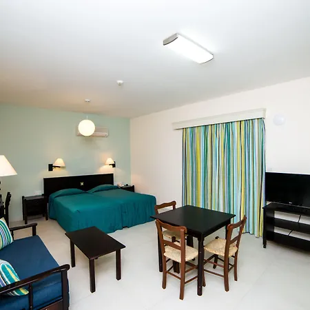 Kefalos Tourist Village 4* פאפוס