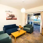 科发罗斯海滩旅游村公寓 4* Paphos